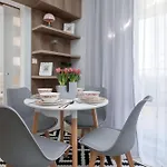 Cozy With Balcony & Parking By Renters * Varsovia