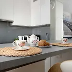 Apartamento Cozy With Balcony & Parking By Renters