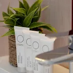 Cozy With Balcony & Parking By Renters *
