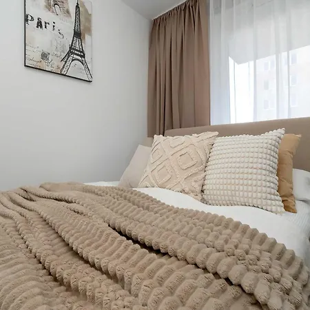 Lägenhet Cozy With Balcony & Parking By Renters *