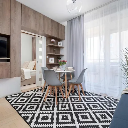 Cozy With Balcony & Parking By Renters