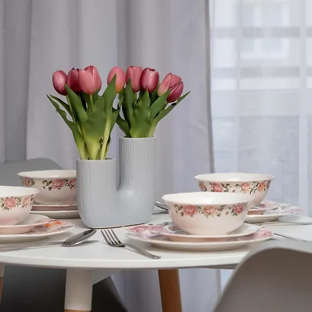 Lägenhet Cozy With Balcony & Parking By Renters