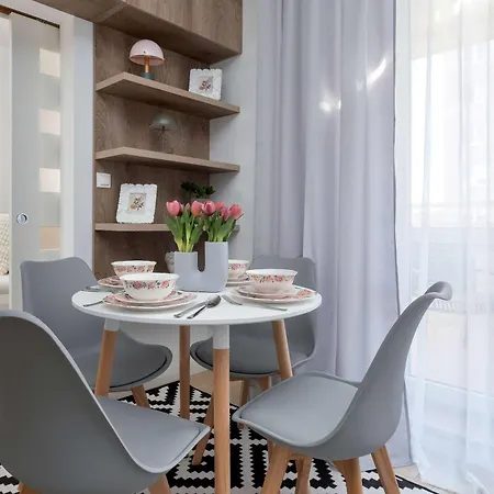 Cozy With Balcony & Parking By Renters * Warszawa