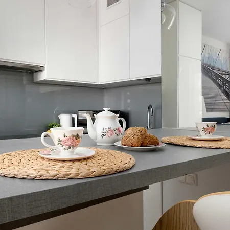 Appartamento Cozy With Balcony & Parking By Renters