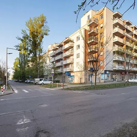 Appartamento Cozy With Balcony & Parking By Renters
