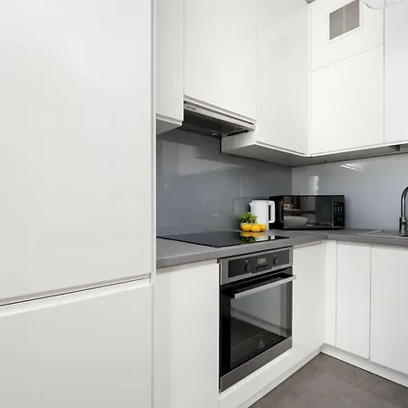 Apartmán Cozy With Balcony & Parking By Renters