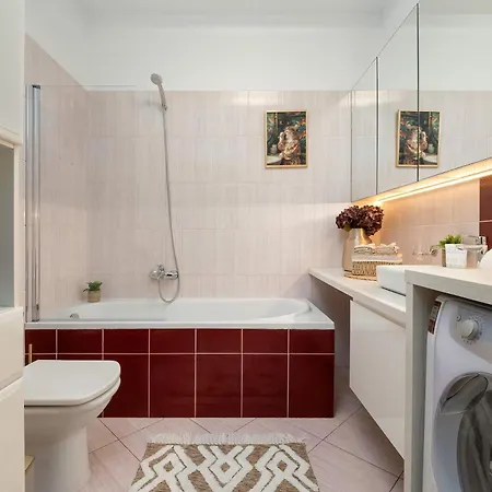 Cozy With Balcony & Parking By Renters * Varšava
