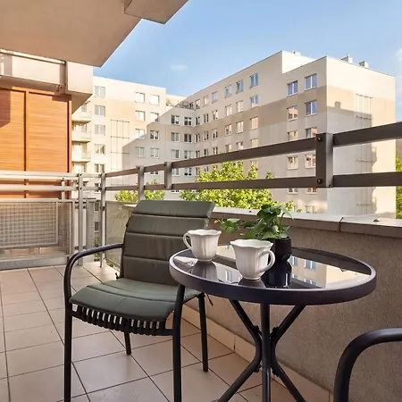 Apartmán Cozy With Balcony & Parking By Renters